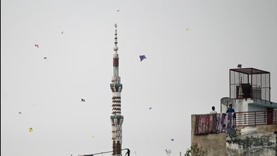 Kites dot the sky in the Old City area of the city, in Lucknow, on Tuesday. (HT Photo) Kites dot the sky in the Old City area of the city, in Lucknow, on Tuesday. (HT Photo)