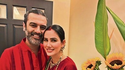 Sonnalli Seygall celebrated her first Diwali after her wedding with Ashesh L Sajnani Sonnalli Seygall celebrated her first Diwali after her wedding with Ashesh L Sajnani