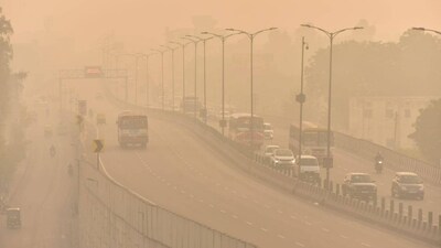Bursting of firecrackers till late Sunday night led to a spike in pollution levels amid low temperatures.&nbsp; (HT Photo/Raj K Raj)