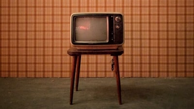 Revisit your childhood days: Watch the cartoons you enjoyed together as kids, revisit places you cherished, order your favorite childhood foods, and relish conversations about your shared memories.&nbsp; (Unsplash)