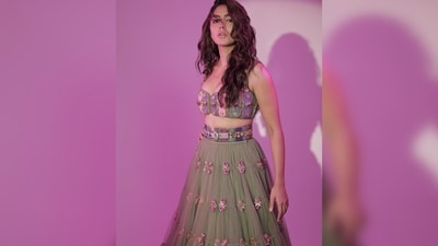 Mrunal Thakur captivates her fans with a recent series of photos showcasing a contemporary ethnic ensemble, leaving everyone in awe.&nbsp; (Instagram/@mrunalthakur)