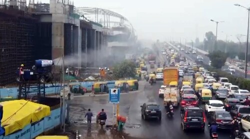 An anti-smog machine deploys at Sarai Kale Khan to control air pollution in the national capital, a day after the Diwali festival celebrations, in New Delhi on Monday. (ANI) An anti-smog machine deploys at Sarai Kale Khan to control air pollution in the national capital, a day after the Diwali festival celebrations, in New Delhi on Monday. (ANI)