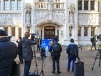 Television news crews outside of the Supreme Court, ahead of a ruling on the legality of the government's Rwanda deportation plan, in London, UK. (Bloomberg) Television news crews outside of the Supreme Court, ahead of a ruling on the legality of the government's Rwanda deportation plan, in London, UK. (Bloomberg)