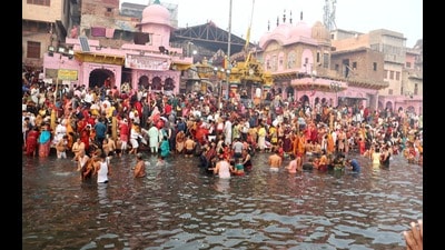 Devotees bathing in the Yamuna at Vishram Ghat in Mathura on occasion of Yam Dwitiya on Wednesday . (HT photo) Devotees bathing in the Yamuna at Vishram Ghat in Mathura on occasion of Yam Dwitiya on Wednesday . (HT photo)