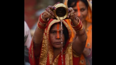 Even in previous years, lakhs of people turned up at ghats of River Gomti in the state capital to perform rituals as part of Chhath (HT File)