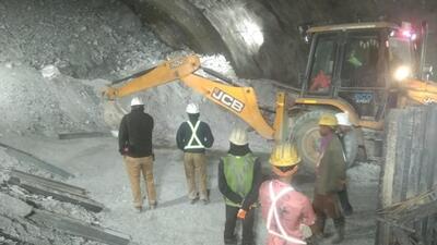 It’s been over 72 hours since the construction workers were trapped inside the tunnel. (HT Photo) It’s been over 72 hours since the construction workers were trapped inside the tunnel. (HT Photo)