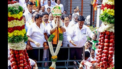 Newly appointed Karnataka Bharatiya Janata Party (BJP) chief Vijayendra Yediyurappa greets the crowd after taking charge, outside the party office, Jagannath Bhavan, in Bengaluru on Wednesday. (ANI) Newly appointed Karnataka Bharatiya Janata Party (BJP) chief Vijayendra Yediyurappa greets the crowd after taking charge, outside the party office, Jagannath Bhavan, in Bengaluru on Wednesday. (ANI)
