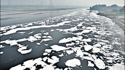 The formation of toxic froth in the river Yamuna is an annual phenomenon during winters. (Sunil Ghosh/HT Photo) The formation of toxic froth in the river Yamuna is an annual phenomenon during winters. (Sunil Ghosh/HT Photo)