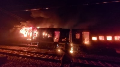 As per passengers, there was an explosion in the train following which the fire broke out. (HT Photo) As per passengers, there was an explosion in the train following which the fire broke out. (HT Photo)