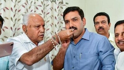 Former Karnataka chief minister BS Yediyurappa and his second son, BY Vijayendra. (HT FILE PHOTO.)