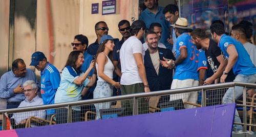 Mumbai: Former English footballer David Beckham with actors Siddhart Malhotra, Kiara Advani and Ranbir Kapoor during the ICC Men's Cricket World Cup 2023 semi-final match. (PTI) Mumbai: Former English footballer David Beckham with actors Siddhart Malhotra, Kiara Advani and Ranbir Kapoor during the ICC Men's Cricket World Cup 2023 semi-final match. (PTI)