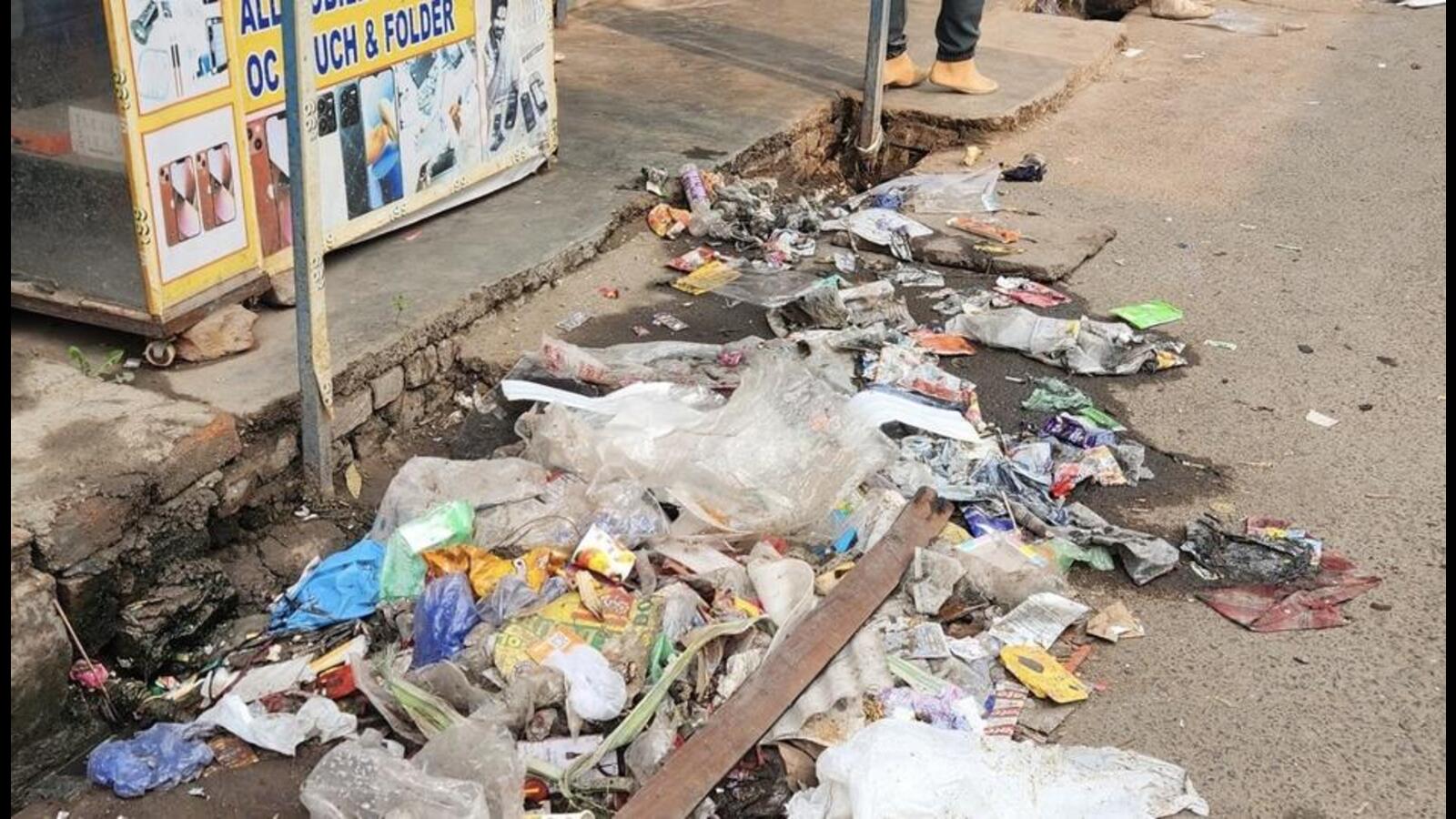 Sanitation staff on strike since Nov 6, Greater Noida ropes in private workers - Vimarsana News