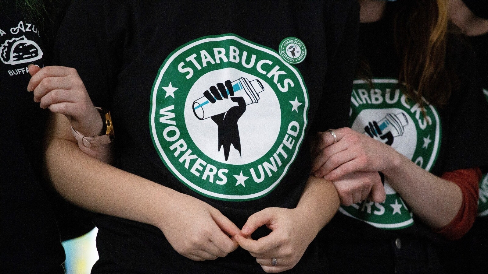 Starbucks employees at hundreds of US stores walkout on 'Red Cup' day - Vimarsana News