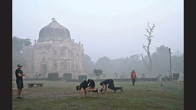 A blanket of haze shrouds Lodhi Garden on Thursday. (Arvind Yadav/HT Photo) A blanket of haze shrouds Lodhi Garden on Thursday. (Arvind Yadav/HT Photo)