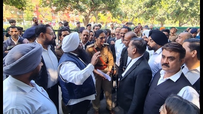Lawyers protesting against the challan drive by police near the District Courts Complex in Sector 43 on Wednesday. The over one-hour protest impacted traffic movement in the area. (Ravi Kumar/HT)
