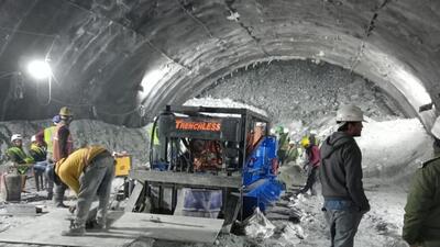 NHIDCL director Anshu Manish Khalko said loose debris was hampering the rescue efforts. (HT Photo) NHIDCL director Anshu Manish Khalko said loose debris was hampering the rescue efforts. (HT Photo)