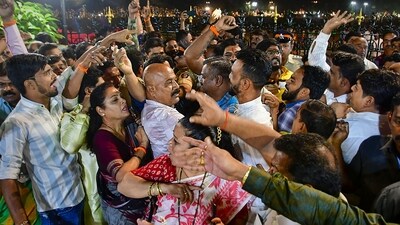 Factions of Shiv Sena clash during the visit of Maharashtra Chief Minister Eknath Shinde at Shivaji Park to pay homage to Shiv Sena's founder Bal Thackeray (PTI) Factions of Shiv Sena clash during the visit of Maharashtra Chief Minister Eknath Shinde at Shivaji Park to pay homage to Shiv Sena's founder Bal Thackeray (PTI)