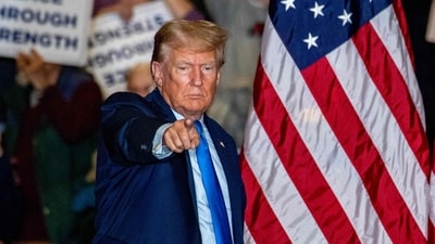 TOPSHOT - Former US president and 2024 presidential candidate Donald Trump leaves after speaking at a campaign rally in Claremont, New Hampshire, on November 11, 2023. (Photo by JOSEPH PREZIOSO / AFP) (AFP) TOPSHOT - Former US president and 2024 presidential candidate Donald Trump leaves after speaking at a campaign rally in Claremont, New Hampshire, on November 11, 2023. (Photo by JOSEPH PREZIOSO / AFP) (AFP)