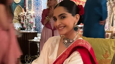 Sonam Kapoor looked lovely in a red saree paired with a white top with cape sleeves. She completed her look with a choker necklace and earrings and played the perfect host for David Beckham.&nbsp; 