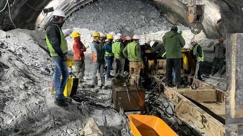 Rescuers near the collapsed part of the tunnel in Uttarkashi. ((HT Photo)) Rescuers near the collapsed part of the tunnel in Uttarkashi. ((HT Photo))
