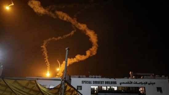 Israeli flares light up the sky above the Al-Shifa hospital in Gaza City, (Bloomberg)