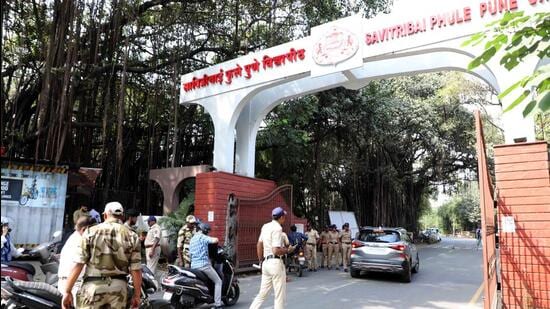 Pune Police Commissioner Retesh Kumaarr will meet student organisations and SPPU administration at the varsity on Saturday as authorities plan SOPs for student unions. (HT FILE)