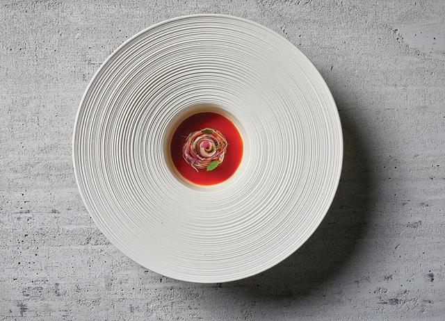 Indienne, in Chicago, took a risk by serving only tasting menus. It has paid off.
