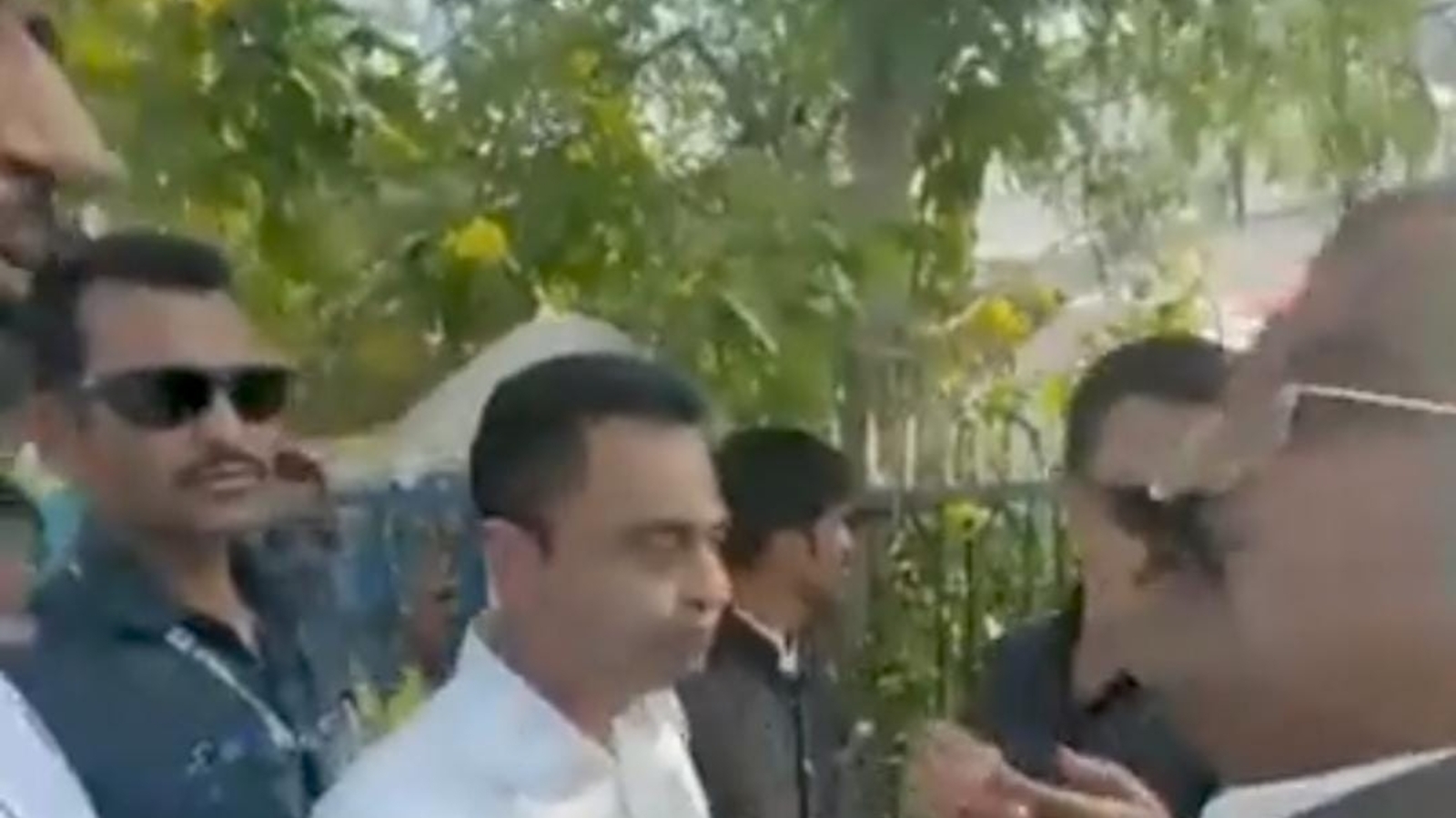 Kamal Nath's son Nakul 'stopped' from entering Chhindwara polling booth. Watch - Vimarsana News