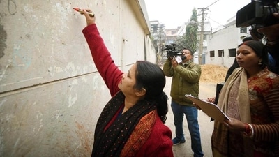 Enumerator staff marks a house during the first phase of caste-based census in Bihar state at Chhajjubagh in Patna (Santosh Kumar/HT) Enumerator staff marks a house during the first phase of caste-based census in Bihar state at Chhajjubagh in Patna (Santosh Kumar/HT)