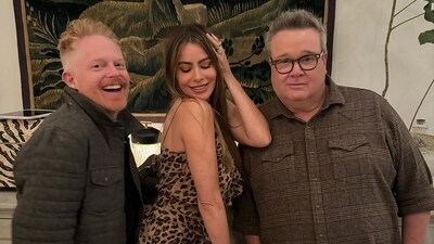  Jesse Tyler Ferguson and partner Eric Stonestreet pose with the former's onscreen glamourous mom Gloria, which Sofia Vergara played with such enthusiasm. The pictures are proof they had a blast together. Jesse Tyler Ferguson and partner Eric Stonestreet pose with the former's onscreen glamourous mom Gloria, which Sofia Vergara played with such enthusiasm. The pictures are proof they had a blast together. 