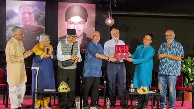 The Tanveer Sanman was presented to Lucky Gupta (second from right). Also seen (from left) Dr Anand Lagoo, Deepa Lagoo, Dr Mohan Agashe, Rajeev Naik, S P Kulkarni, and Rajesh Deshmukh. (HT) The Tanveer Sanman was presented to Lucky Gupta (second from right). Also seen (from left) Dr Anand Lagoo, Deepa Lagoo, Dr Mohan Agashe, Rajeev Naik, S P Kulkarni, and Rajesh Deshmukh. (HT)