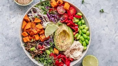 The main meals of the day should be balanced and well-rounded. Including paneer, vegetables, green salad, sprouts, soup and brown rice helps in providing the body with necessary nutrition.&nbsp; (Unsplash)