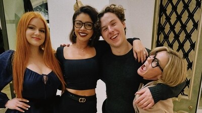 Claire (Julie Bowen) poses with her three onscreen kids, the stylish Haley Dunphy (Sarah Hyland), the nerd Alex Dunphy (Ariel Winter) and the genius son Luke Dunphy (Nolan Gould). Their father Phil Dhunphy couldn't attend the reunion. Claire (Julie Bowen) poses with her three onscreen kids, the stylish Haley Dunphy (Sarah Hyland), the nerd Alex Dunphy (Ariel Winter) and the genius son Luke Dunphy (Nolan Gould). Their father Phil Dhunphy couldn't attend the reunion. 