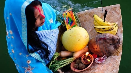 Chhath Puja, a much revered fast, popular since ancient times, is observed to please the Sun God and Chhathi Maiyya, and falls roughly six days post Diwali. (istockphoto)