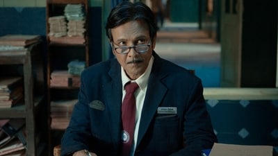 Kay Kay Menon in a still from The Railway Men. Kay Kay Menon in a still from The Railway Men.