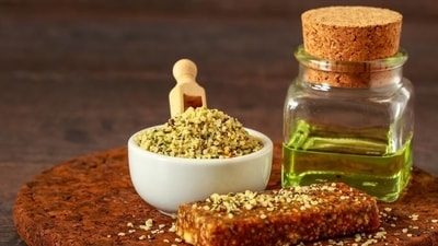 Hemp seeds: Embrace anti-aging naturally. Packed with gamma-linolenic acid, hemp seeds nourish your skin, promoting elasticity and resilience. (Photo: Shutterstock) Hemp seeds: Embrace anti-aging naturally. Packed with gamma-linolenic acid, hemp seeds nourish your skin, promoting elasticity and resilience. (Photo: Shutterstock)