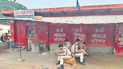 Illicit liquor, narcotic drugs, cash, precious metals, gold, silver, jewellery and other materials worth about ₹339.95 crore have been seized. (HT photo) Illicit liquor, narcotic drugs, cash, precious metals, gold, silver, jewellery and other materials worth about ₹339.95 crore have been seized. (HT photo)