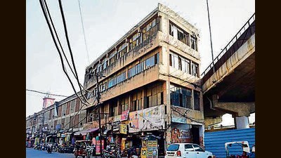 The night shelter near Clock Tower which was declared unsafe last year. (Manish/HT) The night shelter near Clock Tower which was declared unsafe last year. (Manish/HT)