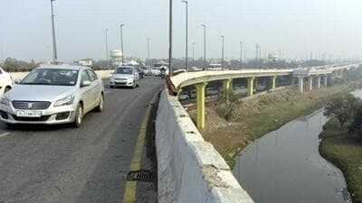 The project will improve connectivity between east, south, and New Delhi and decongest Nizamuddin Bridge, Bhairon Marg, and Ashram Chowk on Ring Road. (HT Archive)