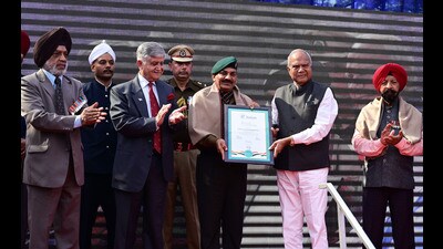 UT administrator Banwarilal Purohit honouring Subedar Major Sanjay Singh as Honorary Captain Bana Singh (right) looks on. General VP Malik (retd, third from left) was the guest of honour at the event held at Banyan Tree School, Chandigarh, on Saturday. (Ravi Kumar/HT) UT administrator Banwarilal Purohit honouring Subedar Major Sanjay Singh as Honorary Captain Bana Singh (right) looks on. General VP Malik (retd, third from left) was the guest of honour at the event held at Banyan Tree School, Chandigarh, on Saturday. (Ravi Kumar/HT)