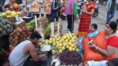 Devotees can be seen purchasing fruits and vegetables on the second day of Chhath Puja. (Santosh Kumar / Hindustan Times) Devotees can be seen purchasing fruits and vegetables on the second day of Chhath Puja. (Santosh Kumar / Hindustan Times)