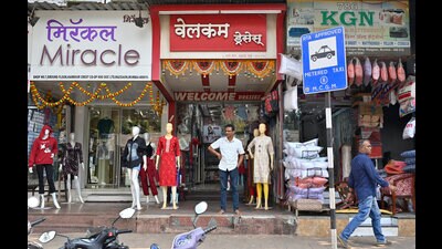 pot where unidentified person fired a bullet yesterday on sitting people outside Welcome Dresses in Mazgoan. (Anshuman Poyrekar/ HT Photo) pot where unidentified person fired a bullet yesterday on sitting people outside Welcome Dresses in Mazgoan. (Anshuman Poyrekar/ HT Photo)