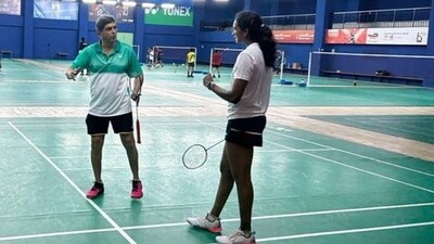 PV Sindhu and her mentor Prakash Padukone (Twitter/Pvsindhu1) PV Sindhu and her mentor Prakash Padukone (Twitter/Pvsindhu1)