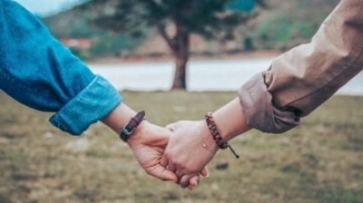 A small appreciation goes a long way. Expressing gratitude, complimenting the partner and providing praise helps the partner to feel more valuable in the relationship. (Unsplash) A small appreciation goes a long way. Expressing gratitude, complimenting the partner and providing praise helps the partner to feel more valuable in the relationship. (Unsplash)