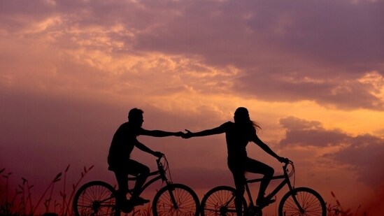 Relationships require a lot of effort, understanding and communication to create a healthy space for connections, intimacy, trust and loyalty. "If you are continuing to struggle with ongoing conflict, disconnection, resentments, lack of intimacy, and so on. You’ve got to start with the root of the issue," wrote Therapist Elizabeth Fedrick as she shared five tips on how we can transform a relationship.(Unsplash)