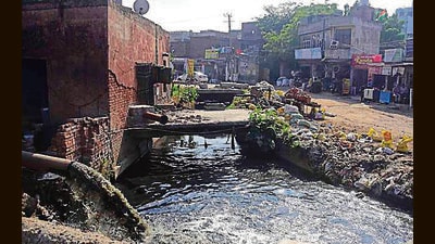 A view of uncovered part of Budhha Nullah at New Shivaji Nagar in Ludhiana on Sunday. (Manish/HT) A view of uncovered part of Budhha Nullah at New Shivaji Nagar in Ludhiana on Sunday. (Manish/HT)