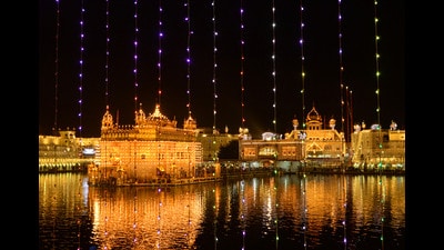 Every nook of the Golden Temple was beautifully lit up with candles and earthen lamps on the night of Diwali. (PTI) Every nook of the Golden Temple was beautifully lit up with candles and earthen lamps on the night of Diwali. (PTI)
