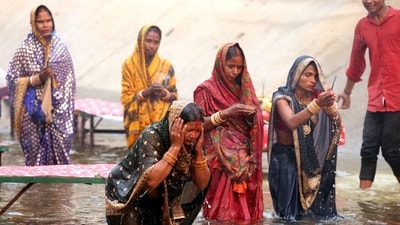 Chhath Puja participants gather at the Sirhind canal in Bathinda, Punjab, to perform rituals at sunset on Sunday. (Sanjeev Kumar/HT Photo)