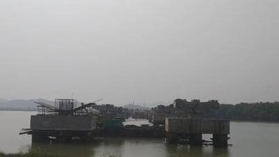 Boat carrying 22 workers capsizes, 2 missing