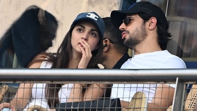 Sidharth Malhotra (R) and his wife Kiara Advani watch the 2023 ICC Men's Cricket World Cup one-day international (ODI) first semi-final match between India and New Zealand at the Wankhede Stadium in Mumbai. (AFP) Sidharth Malhotra (R) and his wife Kiara Advani watch the 2023 ICC Men's Cricket World Cup one-day international (ODI) first semi-final match between India and New Zealand at the Wankhede Stadium in Mumbai. (AFP)
